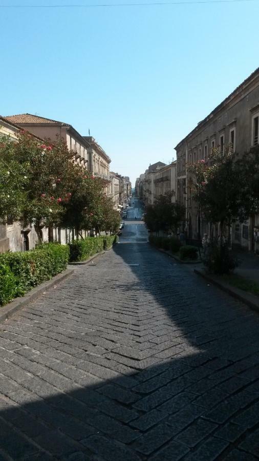 Suite La Pergola - Centro Storico カターニア エクステリア 写真
